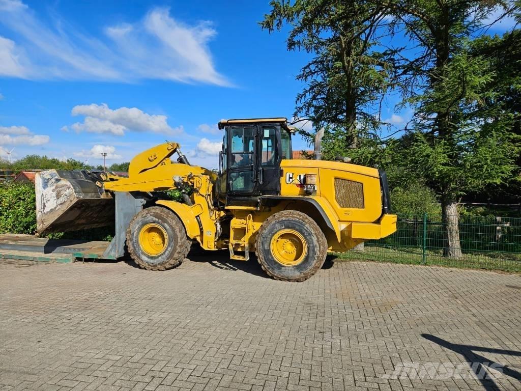 CAT 930 M Pale gommate