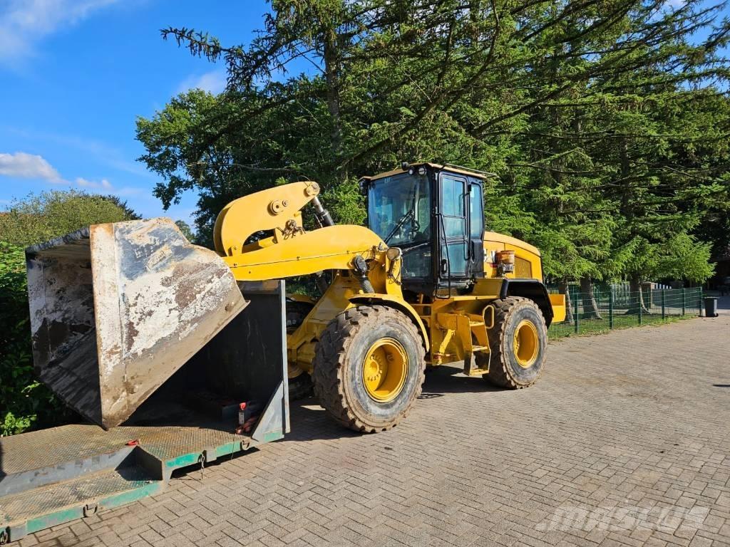 CAT 930 M Pale gommate
