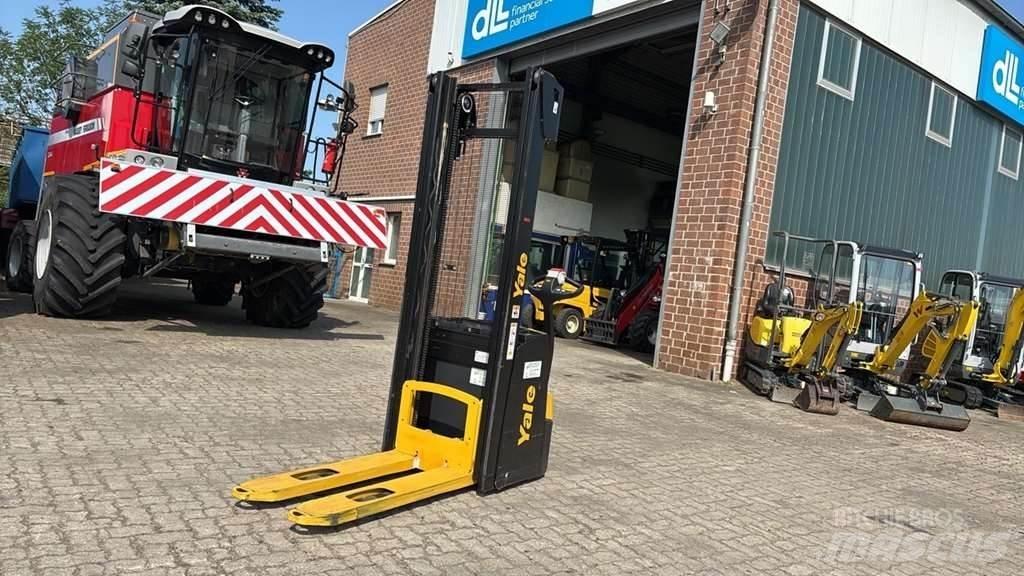 Yale MS12 AC Transpallet uomo a terra