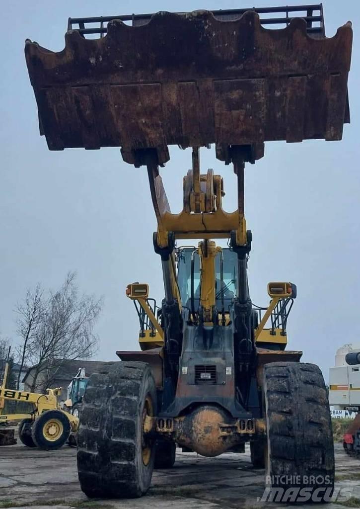 Komatsu WA 600-6 Pale gommate