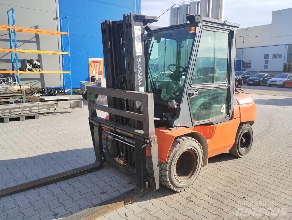 Toyota 02-8 FGJF 35 Carrelli elevatori GPL