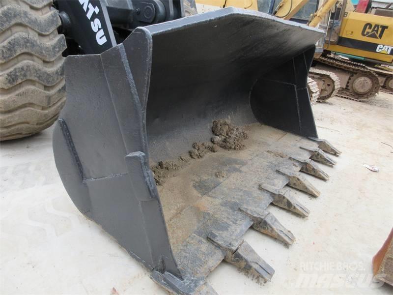 Komatsu WA 380-3 Pale gommate