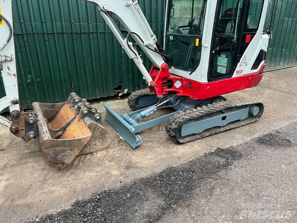 Takeuchi TB225 Miniescavatori