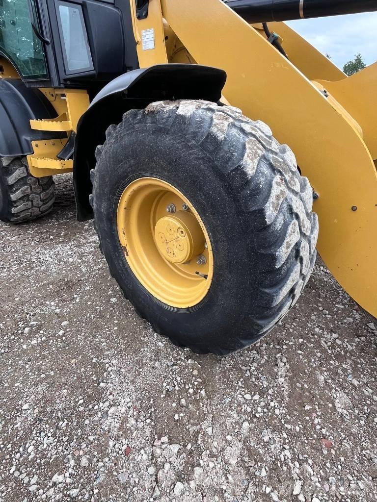 CAT 908M Pale gommate