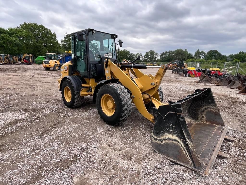 CAT 908M Pale gommate