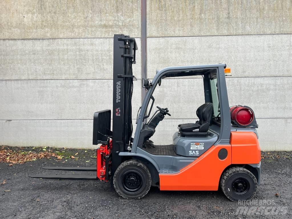 Toyota 02-8 FGF 25 Carrelli elevatori GPL
