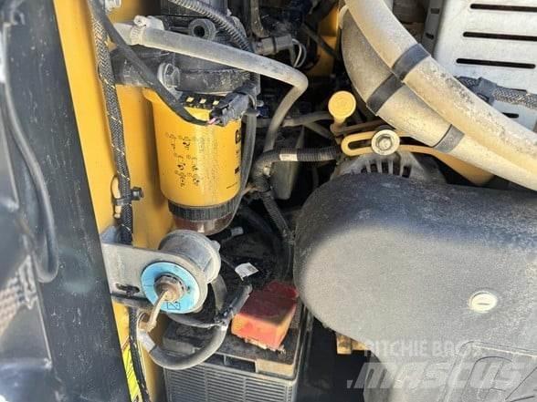 CAT 279D3 Mini Pale Gommate