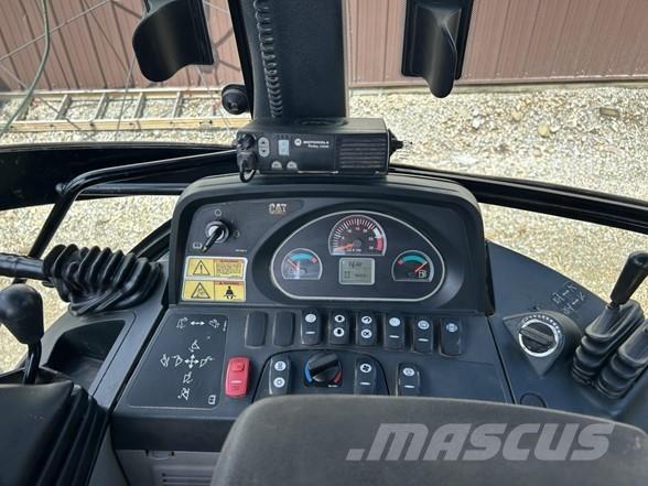CAT 420F Terne