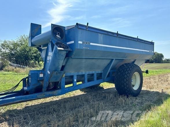 Kinze 840 Carri per la granella