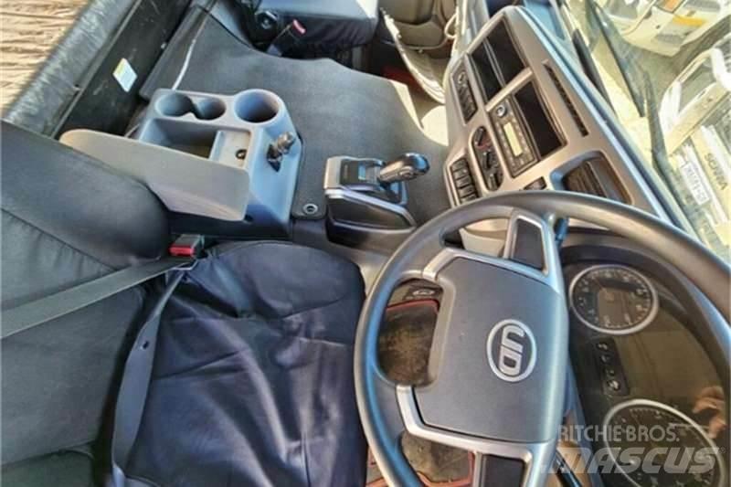UD TRUCKS QUESTER Camion altro