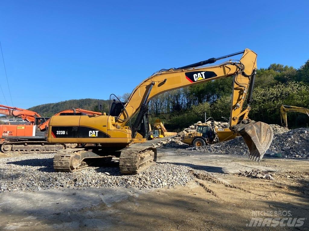CAT 323 D Escavatori cingolati
