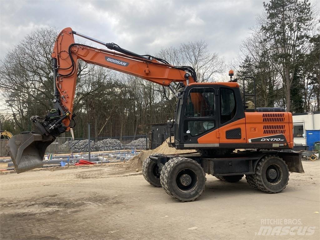Doosan DX 170-5 W Escavatori gommati