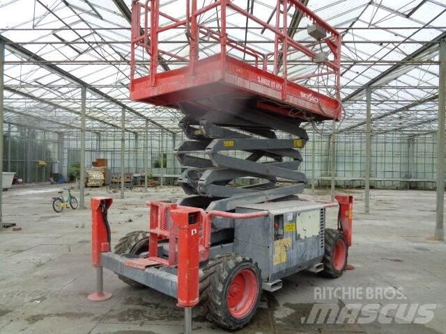 SkyJack SJ 6832 RT Piattaforme a pantografo