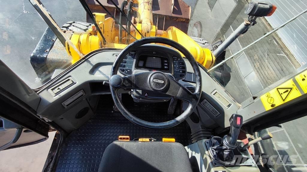 Komatsu WA 270-3 Pale gommate
