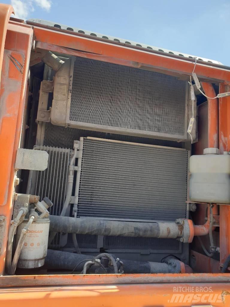 Doosan DX210WA Escavatori gommati