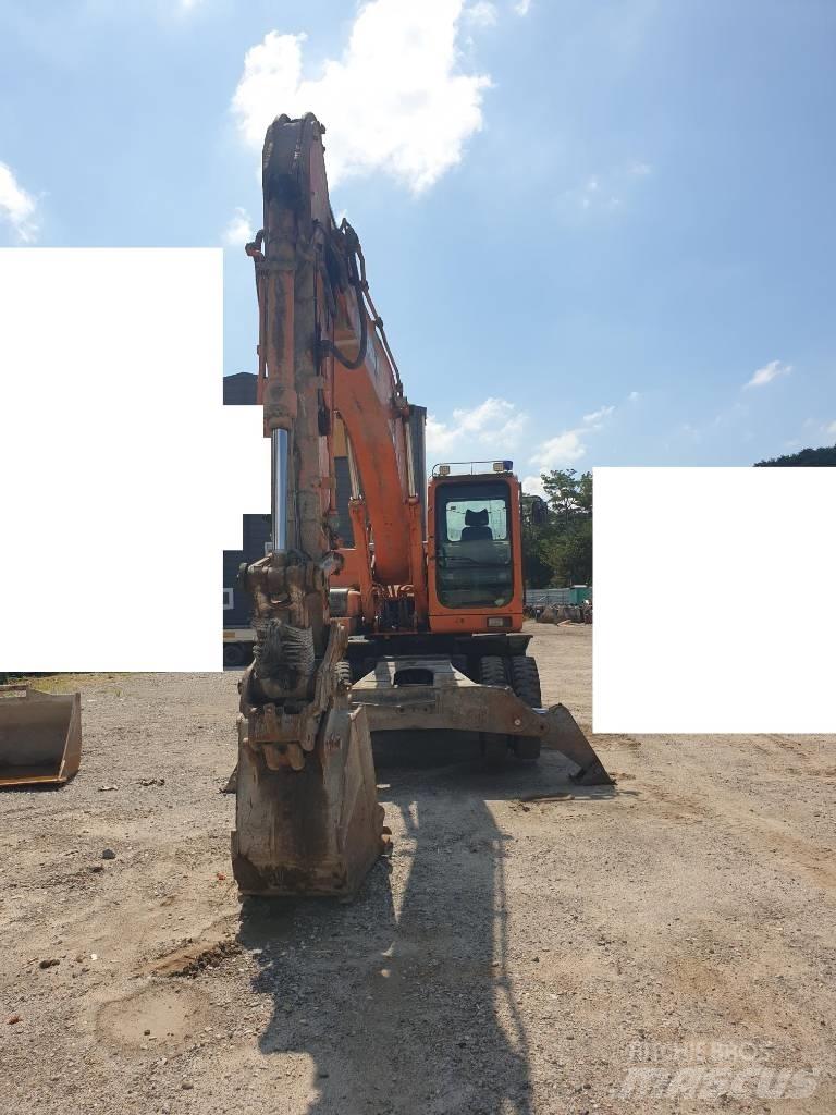Doosan DX210WA Escavatori gommati