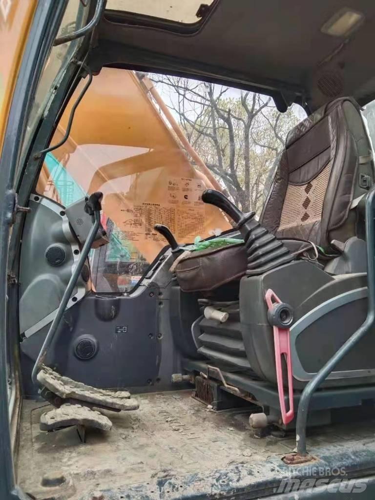 Hyundai R215-9T Escavatori gommati