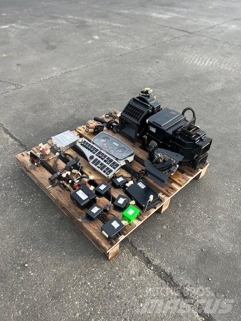 Doosan DL 400 Componenti elettroniche