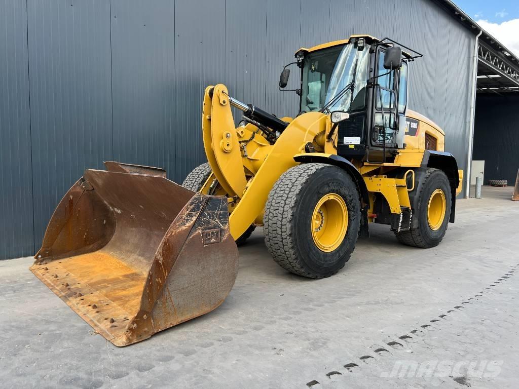 CAT 930K Pale gommate
