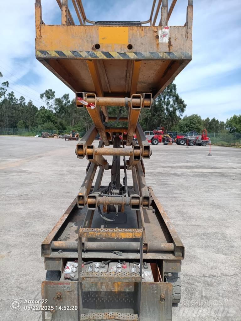 Haulotte Compact 10 Piattaforme a pantografo