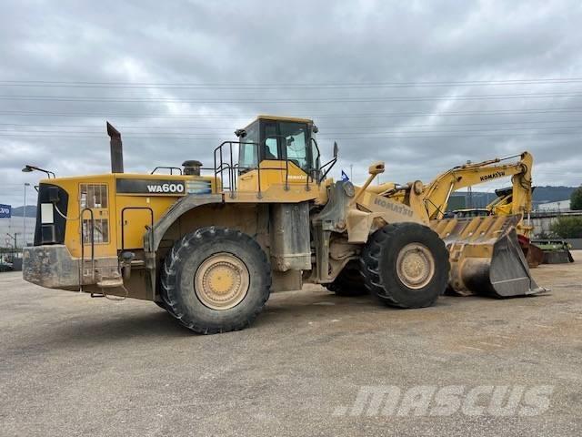 Komatsu WA 600-6 Pale gommate