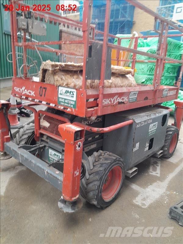 SkyJack 6832 RT Piattaforme a pantografo