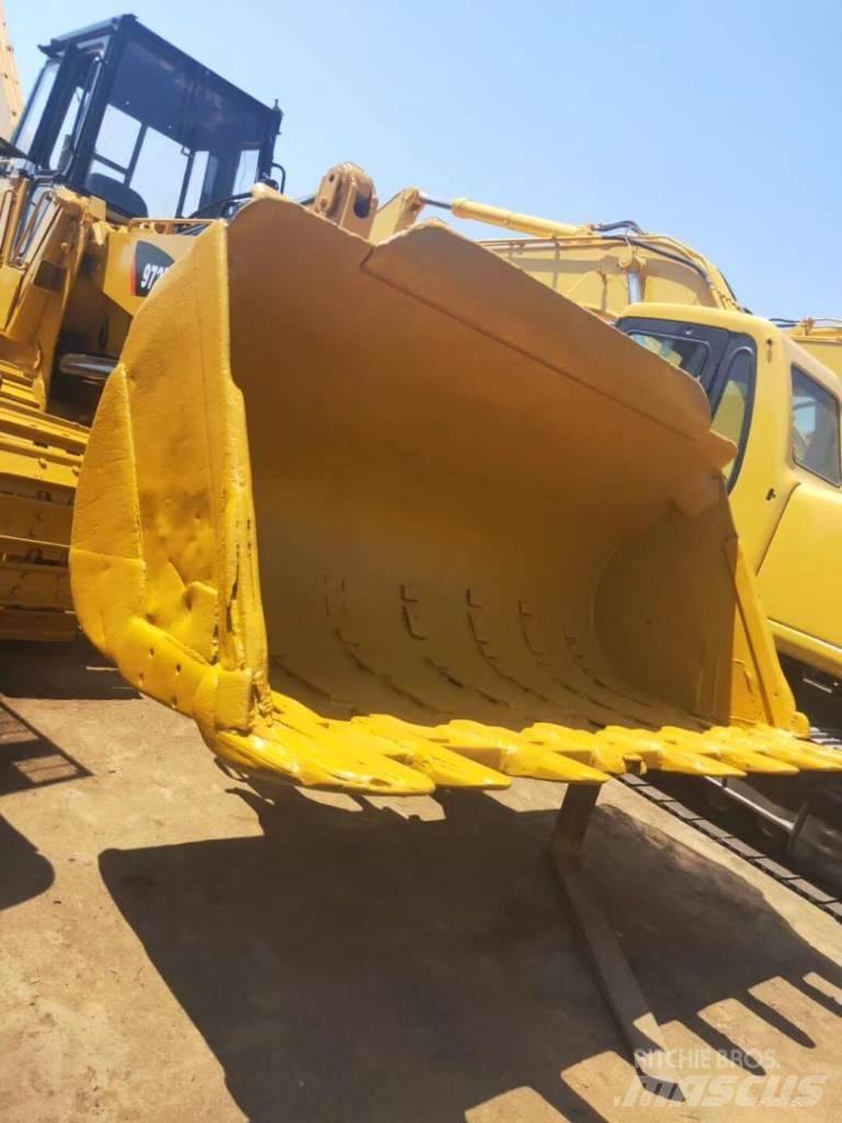 CAT 973 Pale cingolate