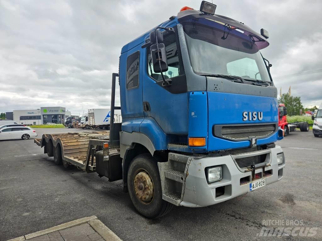 Sisu E12 8x2 Camion per il trasporto di macchine forestali