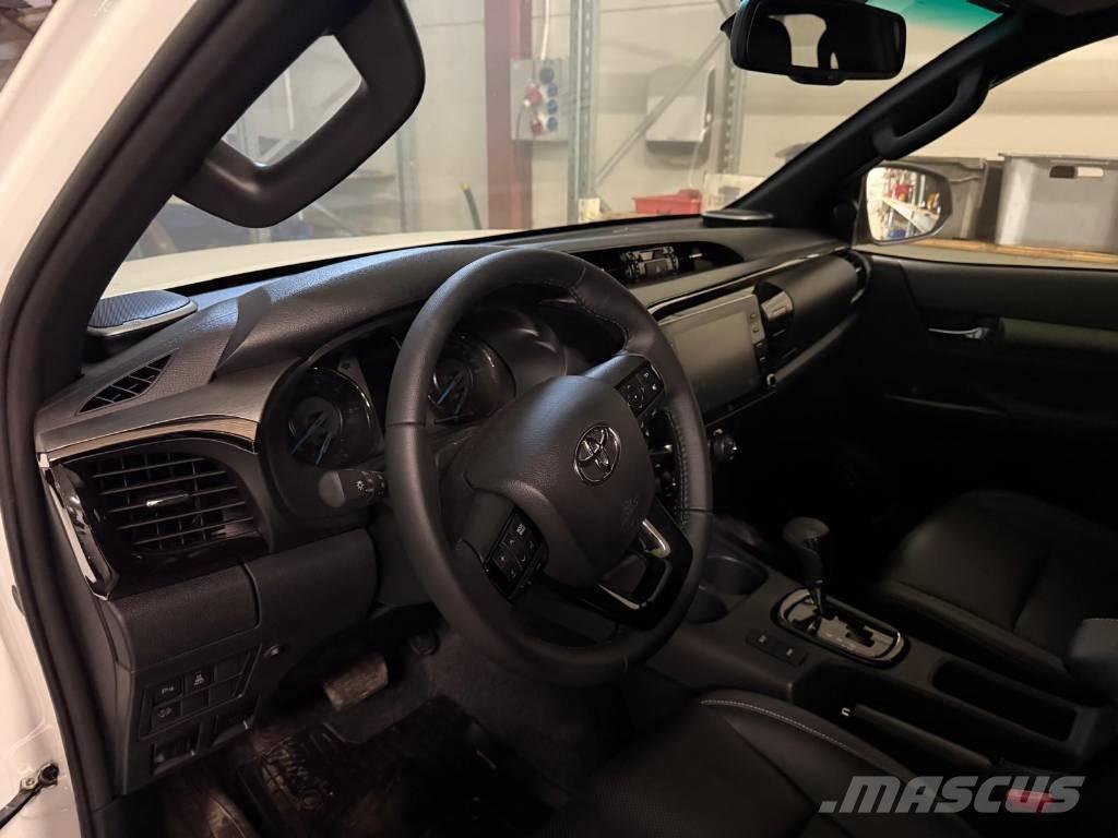 Toyota Hilux 2.8D Furgone chiuso