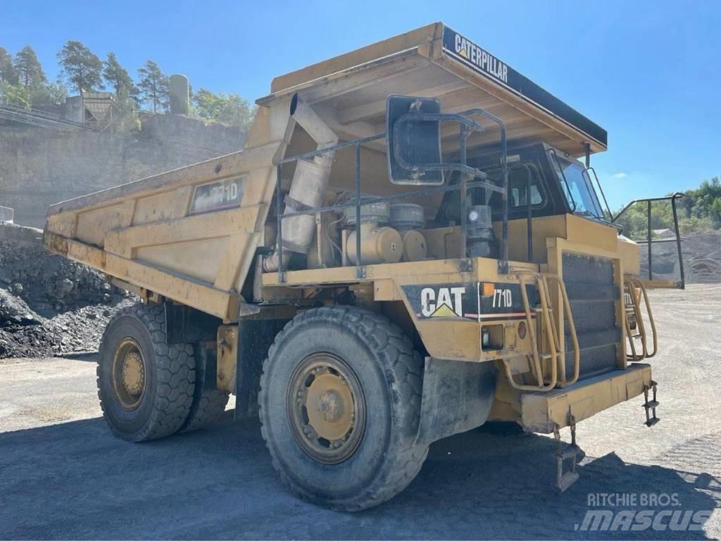 CAT 771D Dumper a telaio rigido