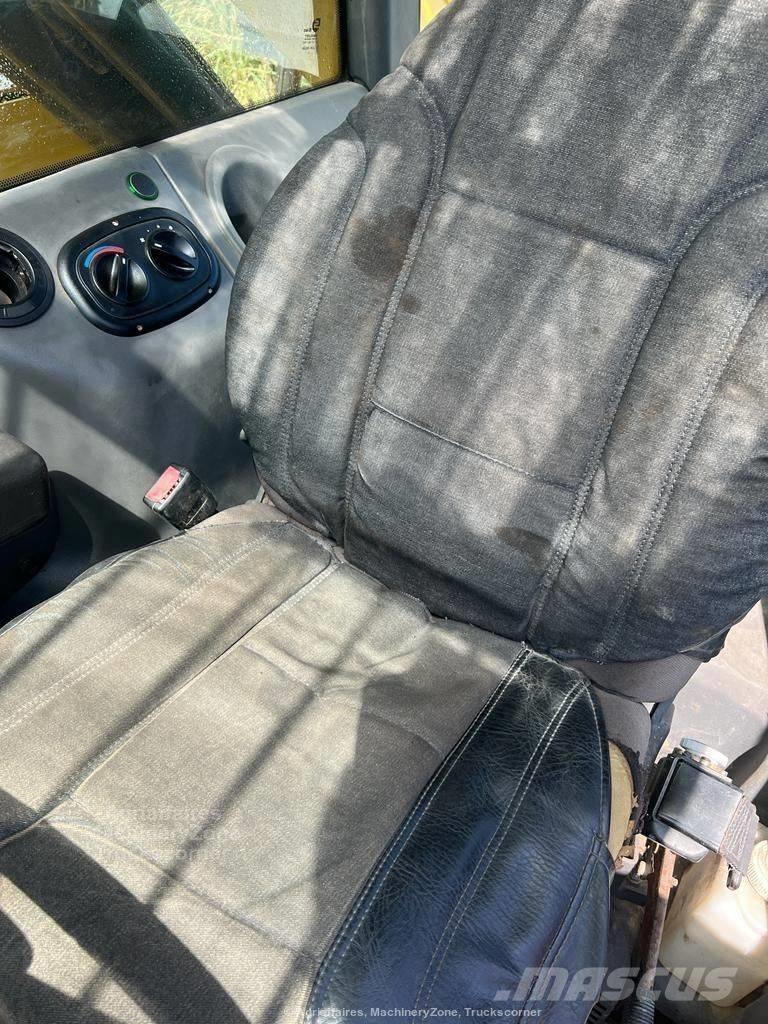 New Holland LM 1445 Sollevatori telescopici