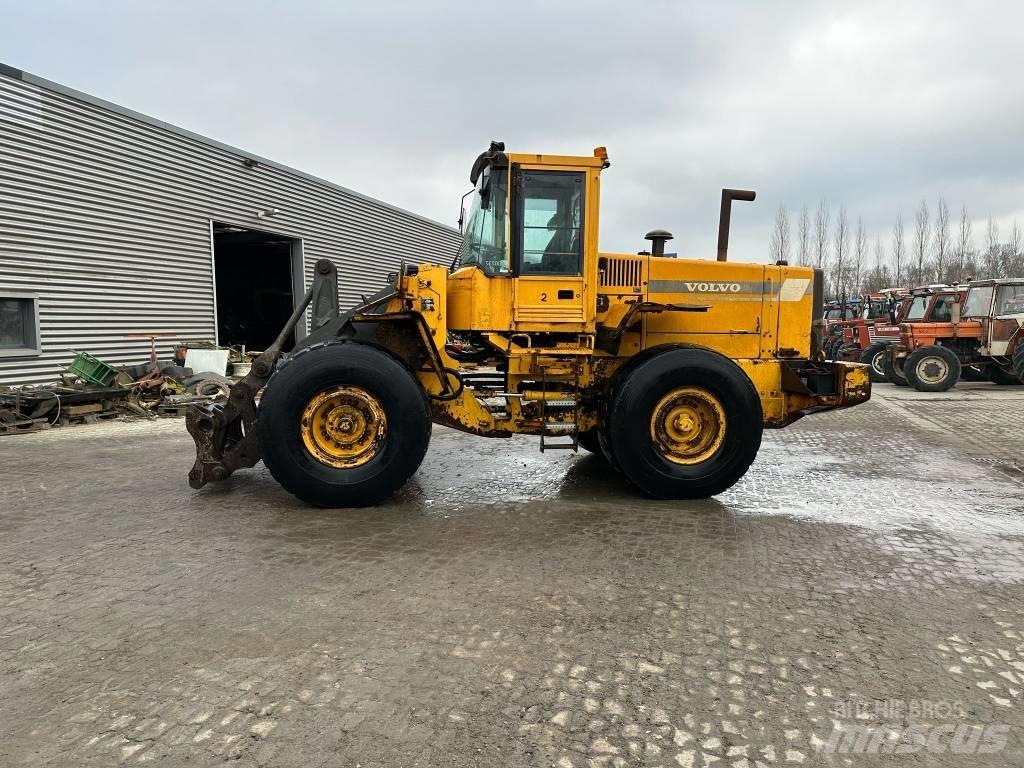 Volvo L120C Pale gommate