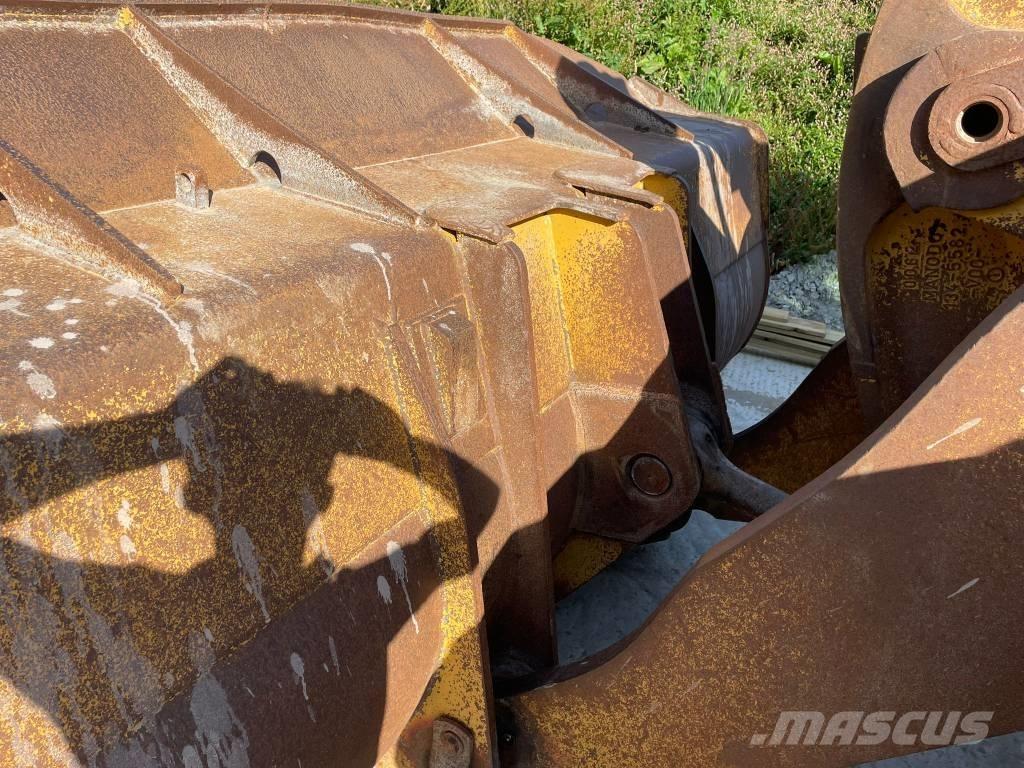 CAT 966 G Pale gommate