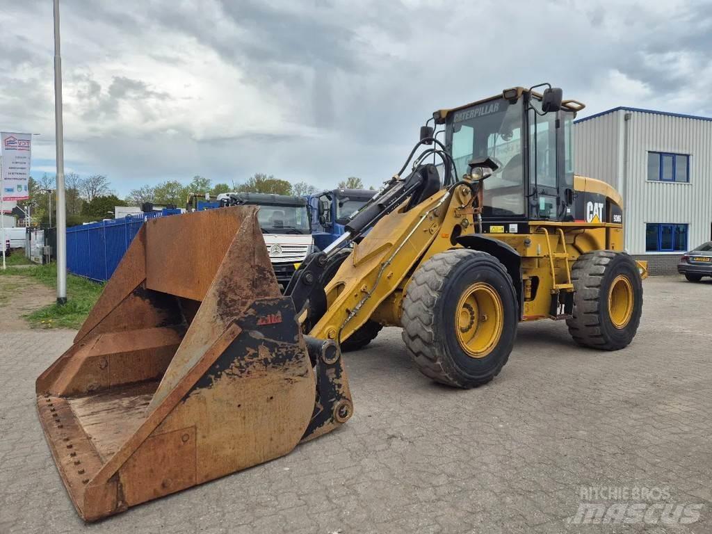 CAT 930G Pale gommate