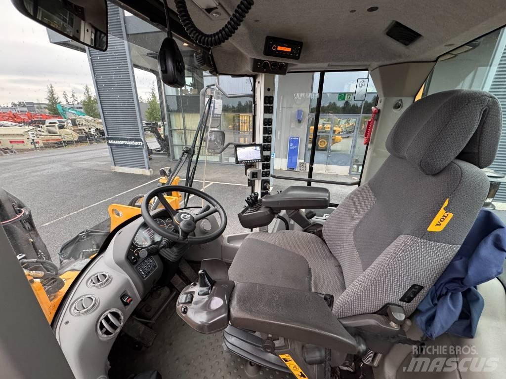 Volvo L 120 H Pale gommate