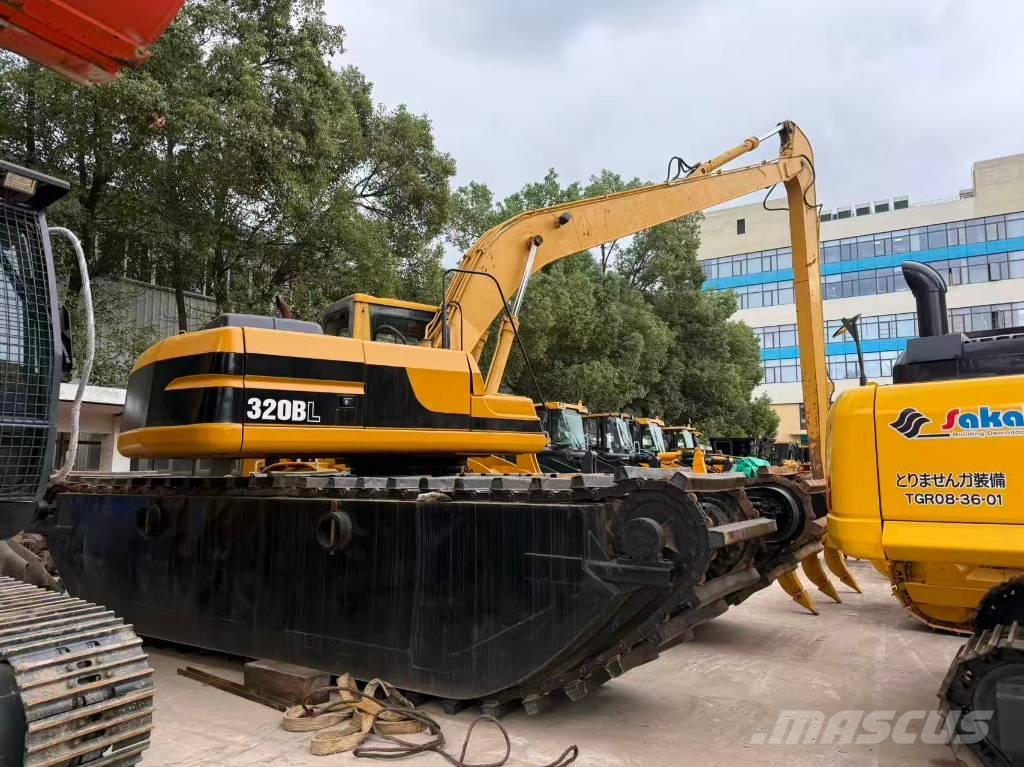 CAT 320 B L Escavatori anfibi