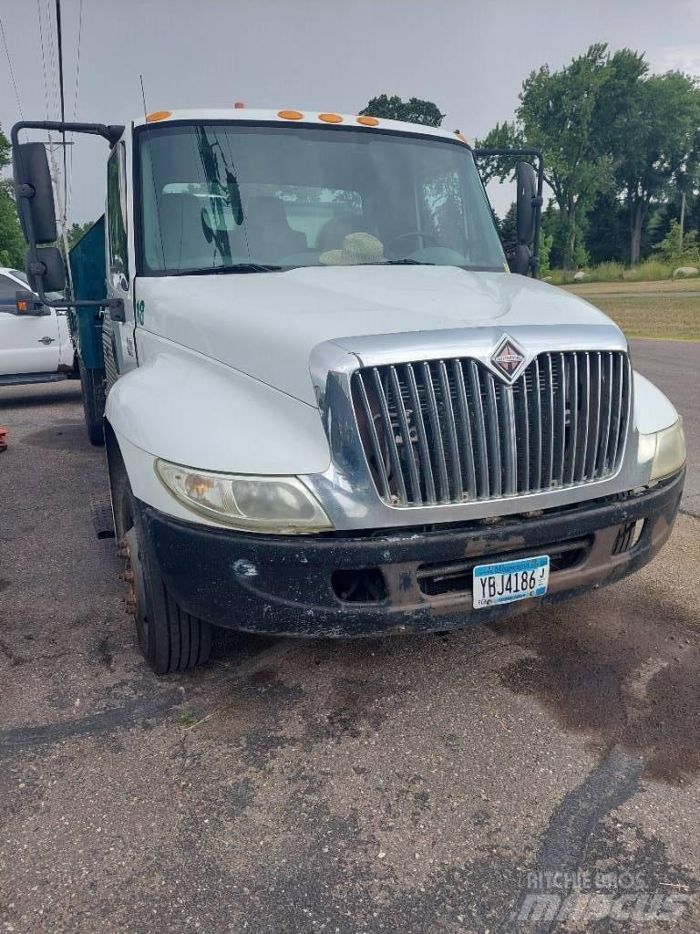 International 4200 Camion ribaltabili