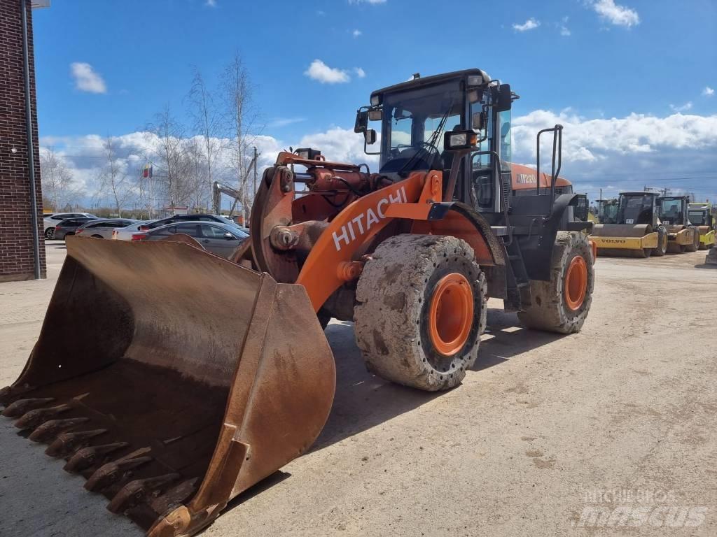 Hitachi ZW 220 Pale gommate