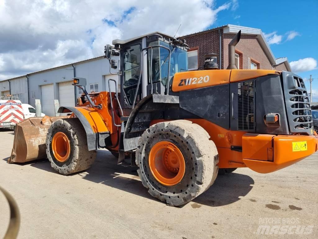 Hitachi ZW 220 Pale gommate