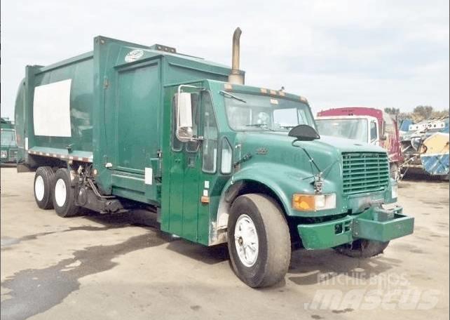 International 4900 Camion dei rifiuti
