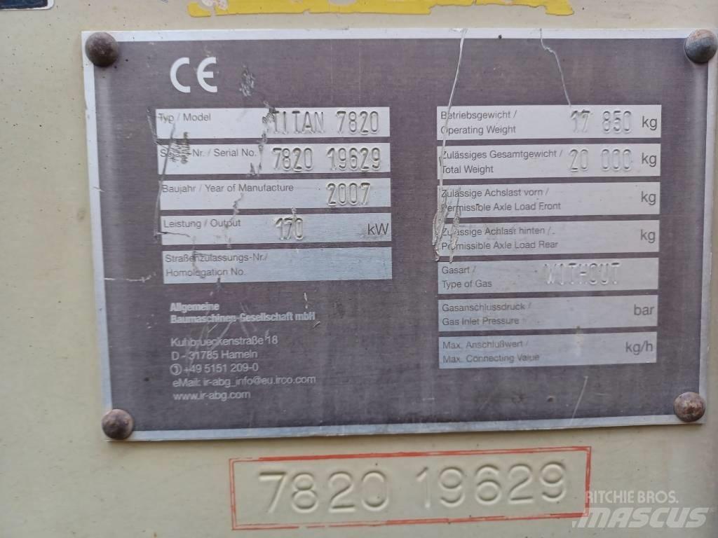 Titan 7820 Finitrici