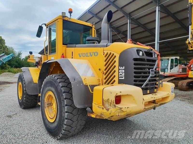 Volvo L120E Pale gommate