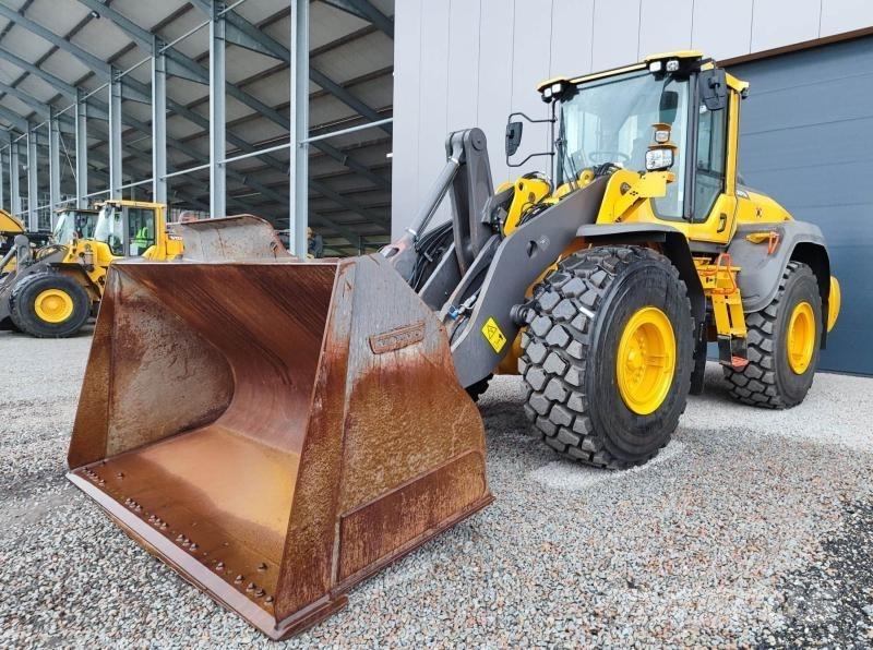 Volvo L120H Pale gommate