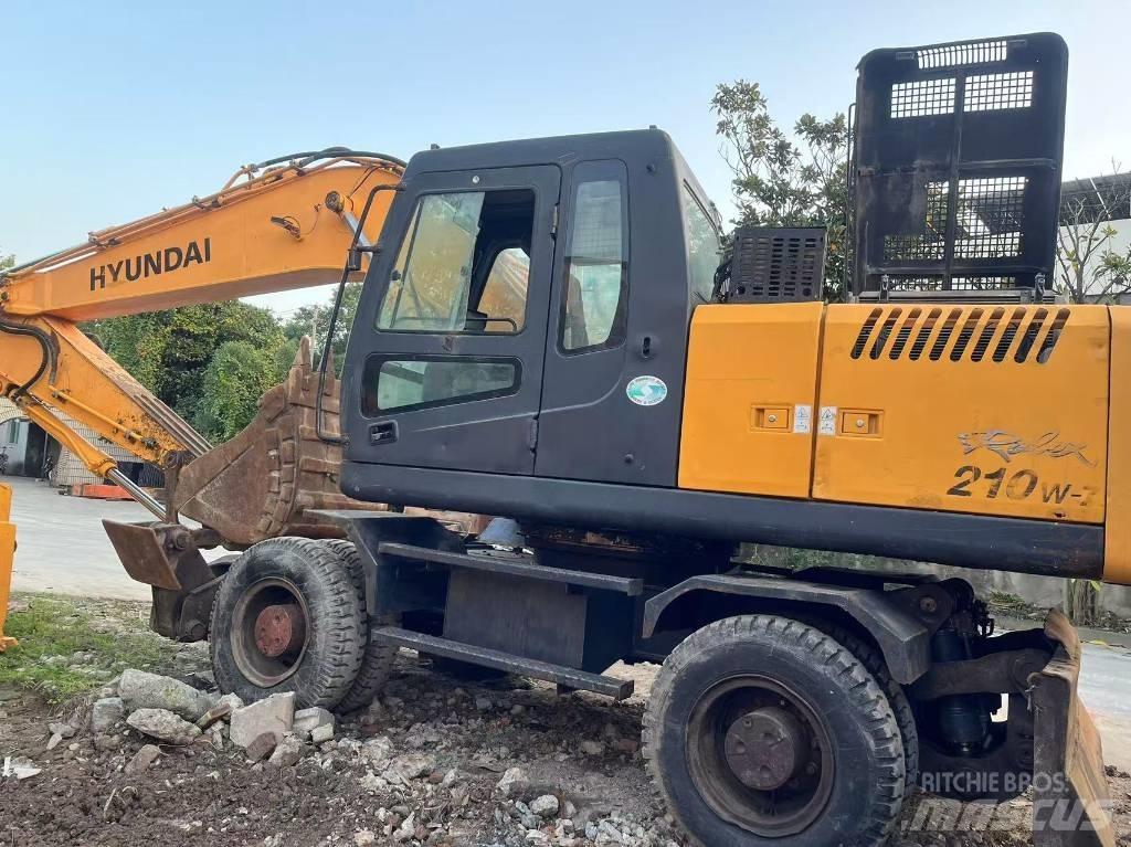 Hyundai R210W-7 Escavatori gommati