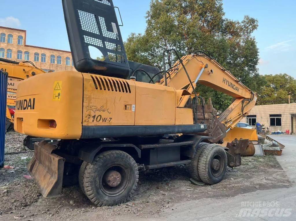 Hyundai R210W-7 Escavatori gommati