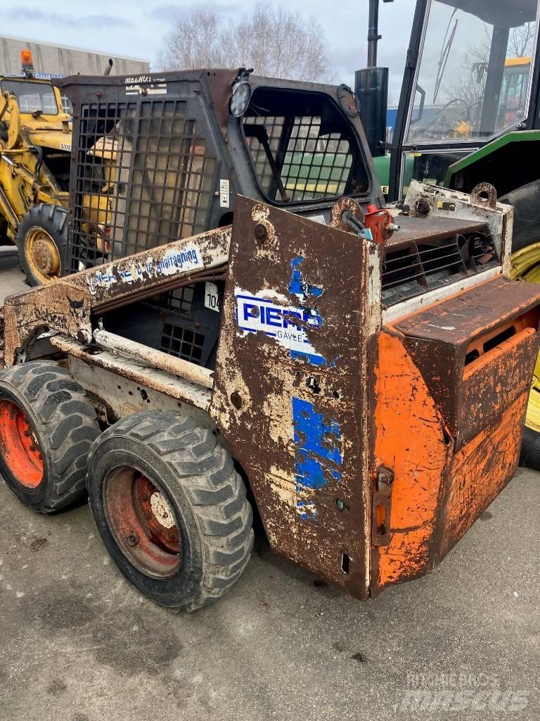 Bobcat 743 Mini Pale Gommate