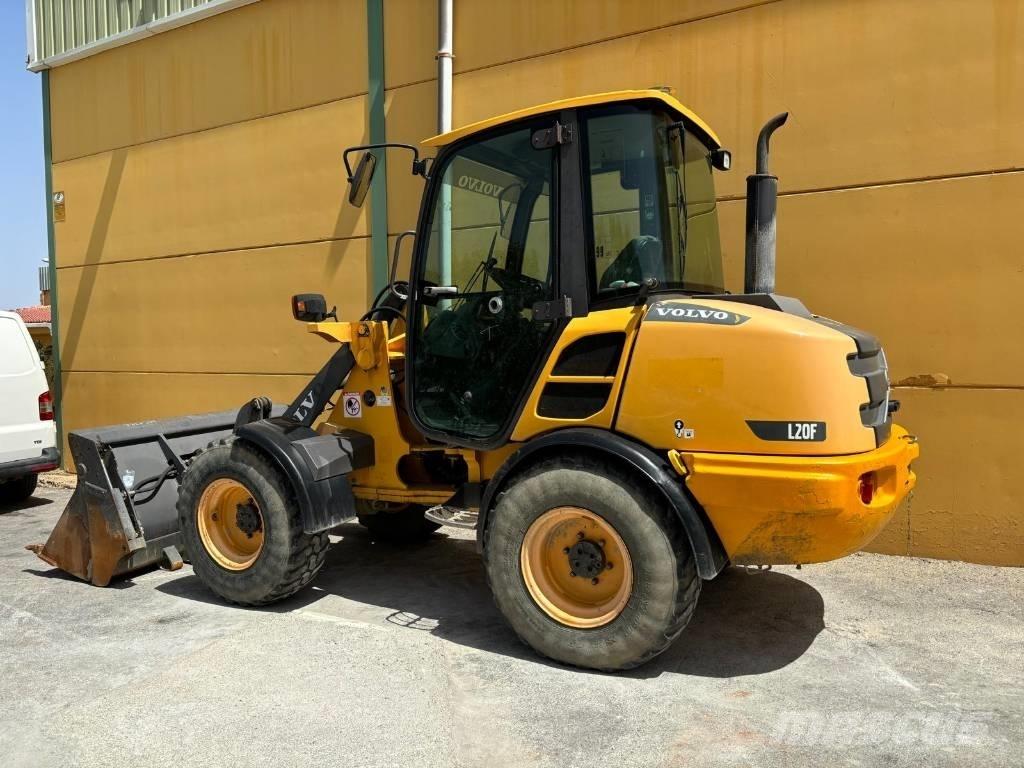Volvo L 25 F Pale gommate