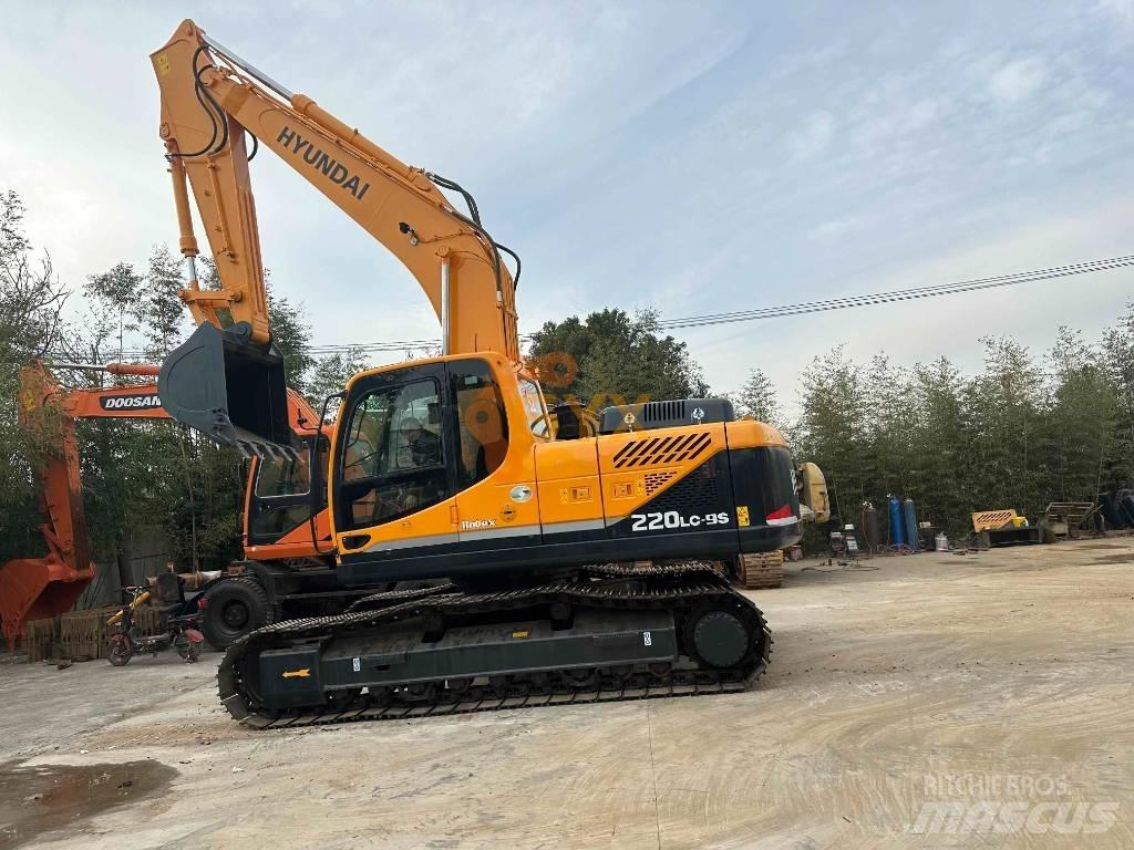 Hyundai R220 Escavatori cingolati