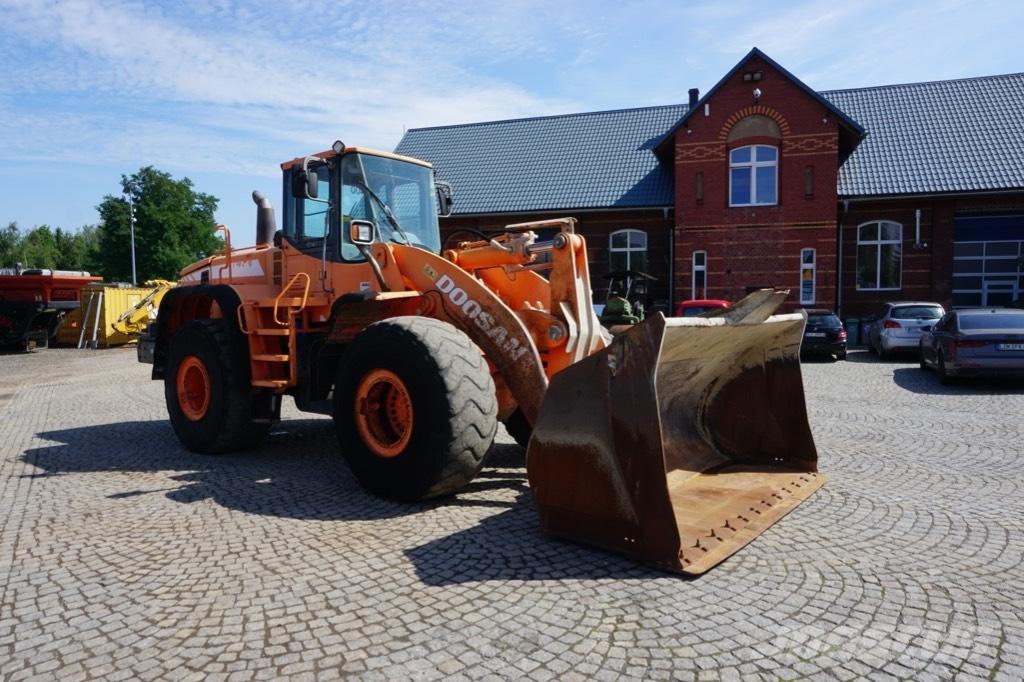 Doosan DL 400 Pale gommate