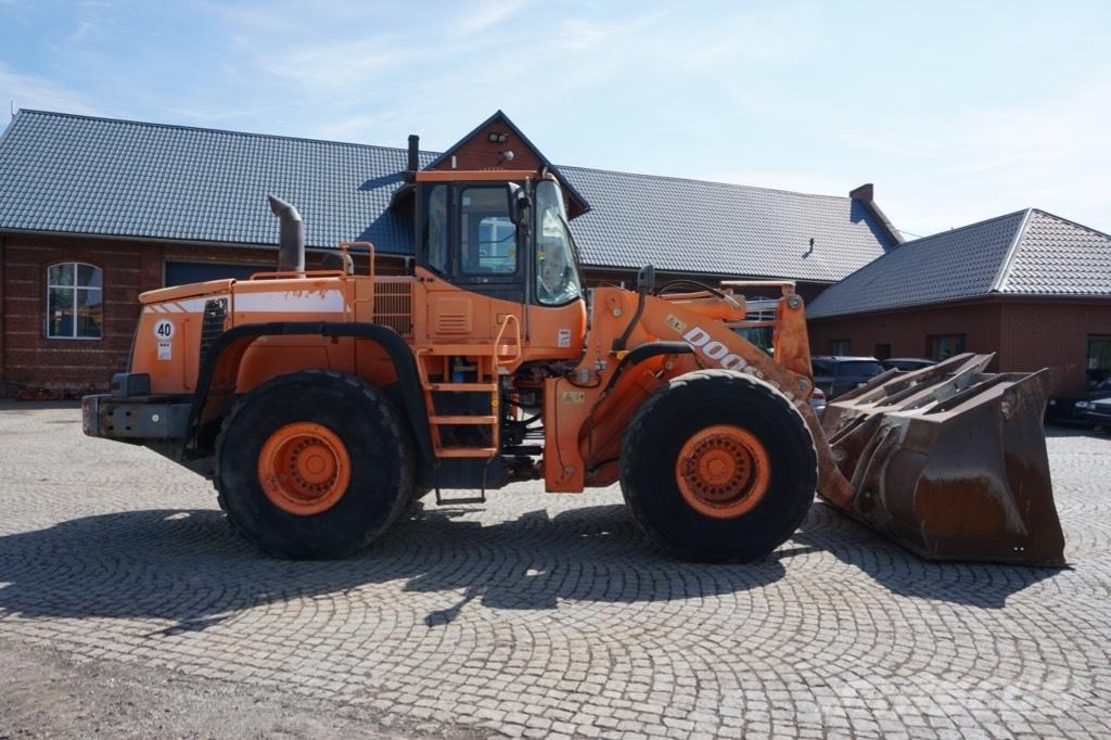 Doosan DL 400 Pale gommate
